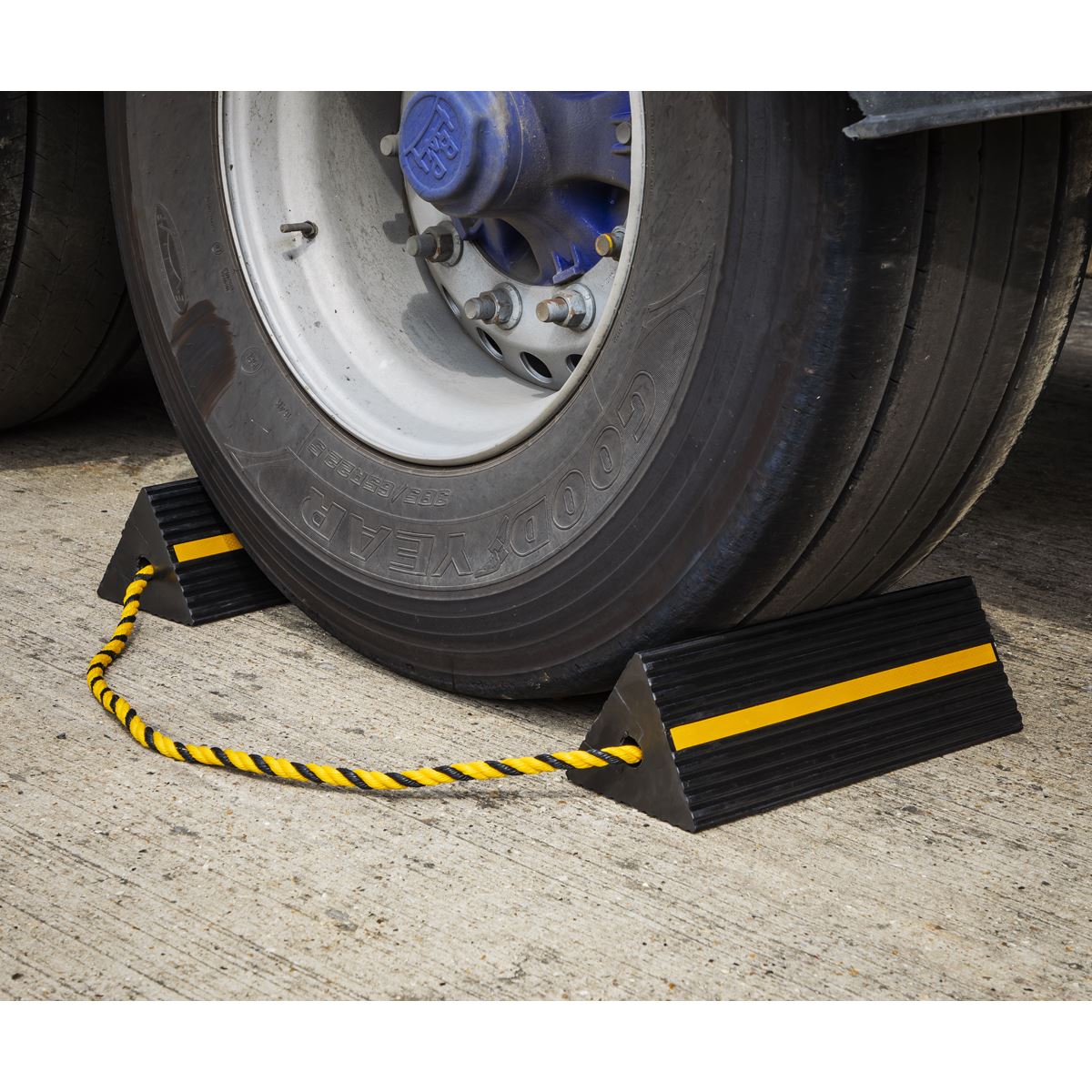 Sealey WC11 Heavy-Duty Rubber Wheel Chocks - Pair