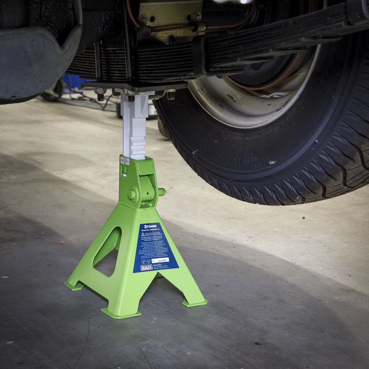 Sealey VS2003HV Ratchet Type Axle Stands (Pair) 3 Tonne Capacity per Stand - Hi-Vis Green