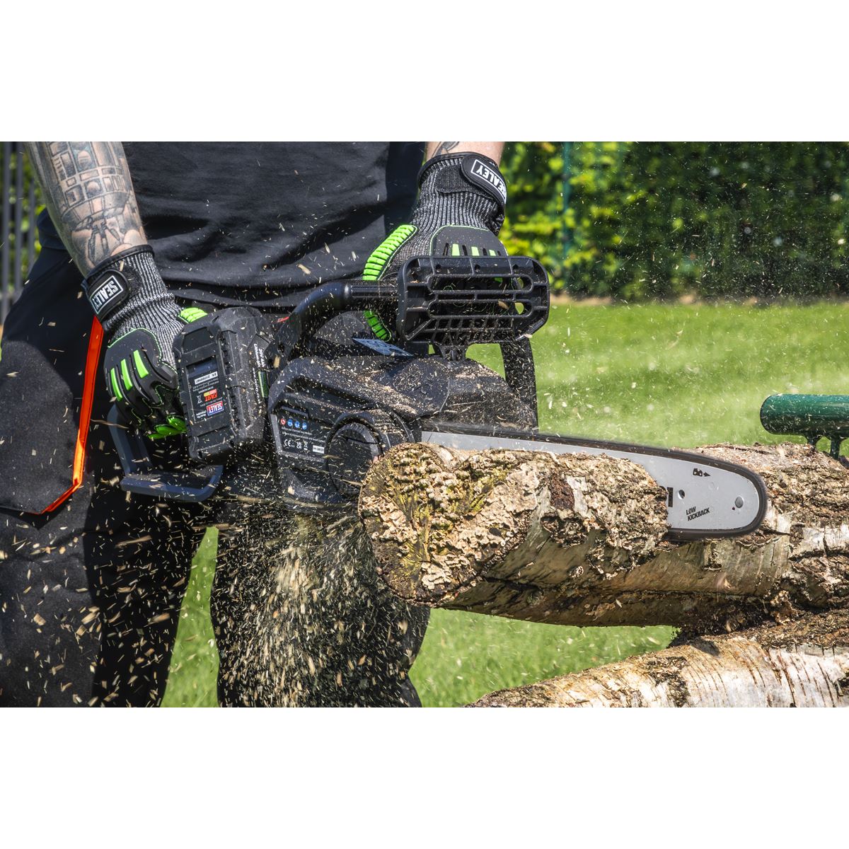 Sealey CP40VCSKIT Chainsaw Kit 40V 4Ah SV20 Series 35cm