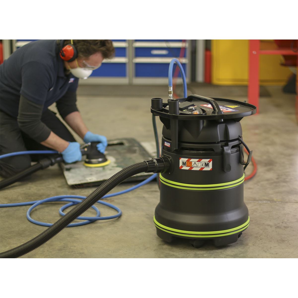 Sealey DFS35M Vacuum Cleaner Industrial Dust-Free Wet/Dry 35L 1000W/230V Plastic Drum M-Class Self-Clean Filter