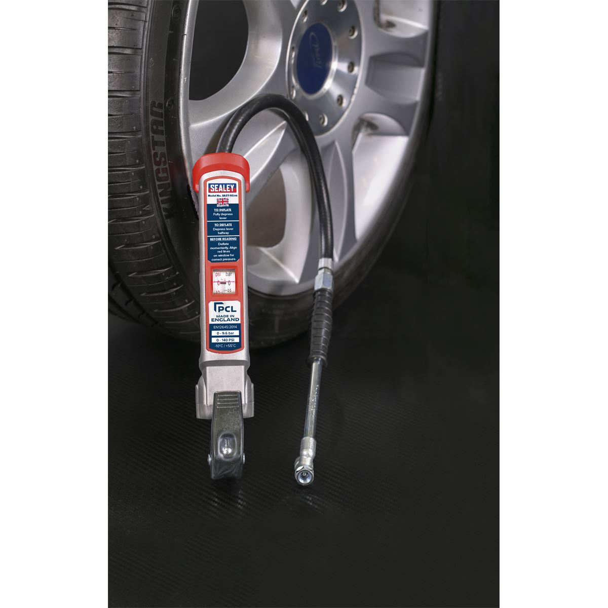 Sealey SA37/93 Professional Tyre Inflator with Twin Push-On Connector