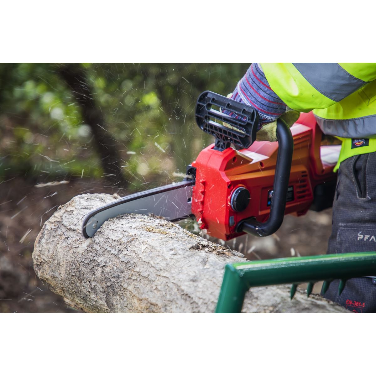 Sealey CP20VCHSKIT Cordless Chainsaw 25cm 20V 4Ah SV20 Series Kit -  2 Batteries