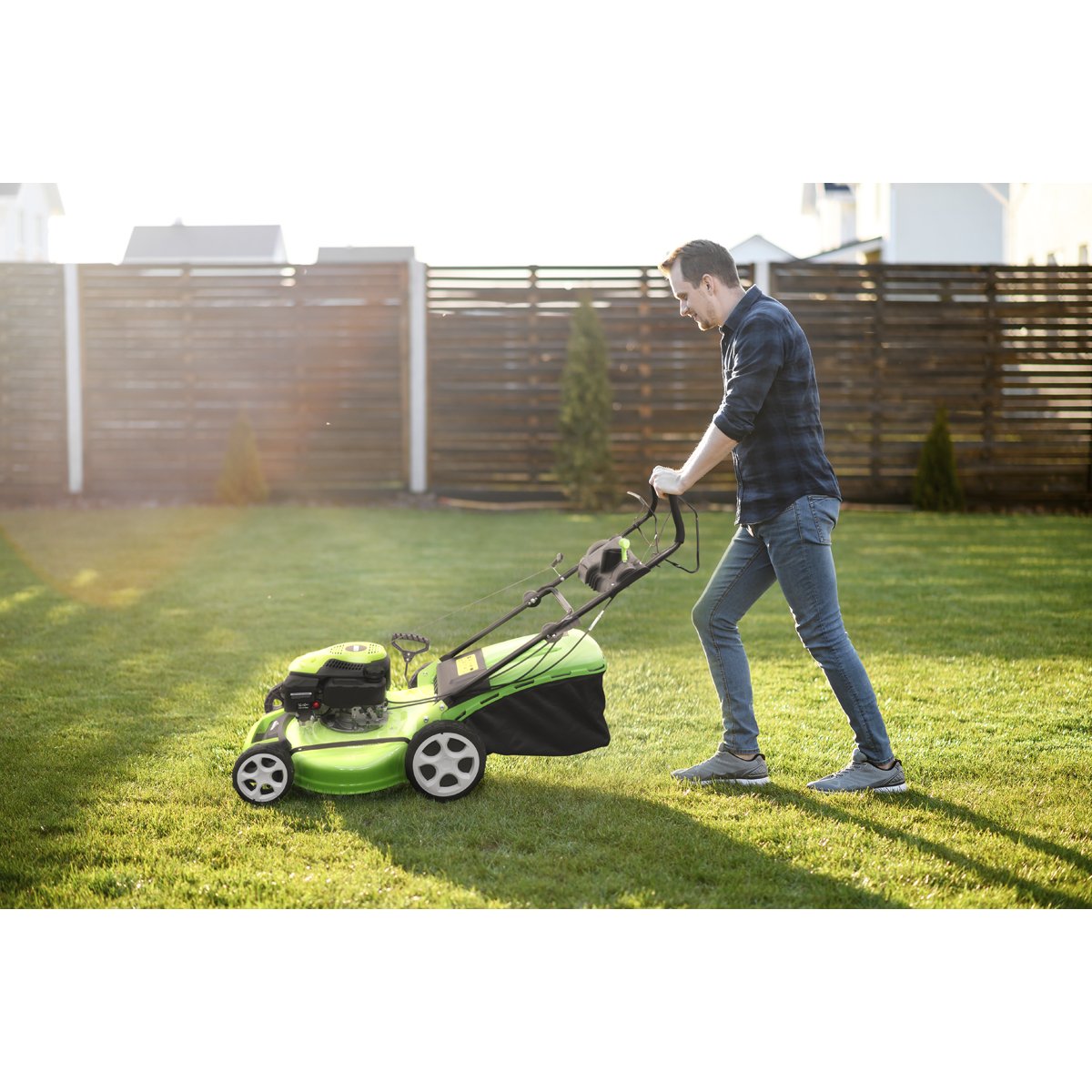 Dellonda DG101 Self - Propelled Petrol Lawnmower