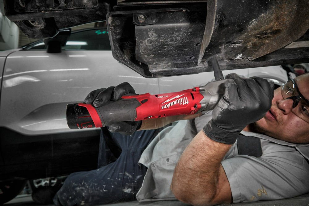 Milwaukee M12 Right Angle 1/2" Cordless Impact Wrench Kit 12V - 2 Batteries - M12FRAIWF12 - 622X